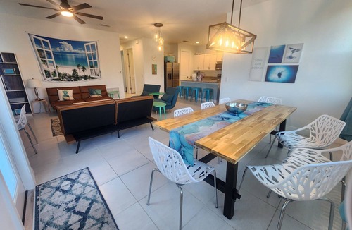 Naples House | ☆ Treetop Sunset Home ~ Private Heated Pool ~ Group Trip ~ Work Groups Welcome
