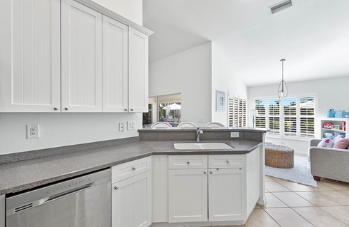 Iona House | Tropical Estate, Heated Pool, Just Minutes to FMB and Sanibel Island