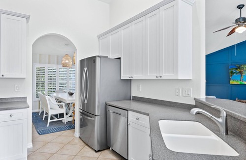 Iona House | Tropical Estate, Heated Pool, Just Minutes to FMB and Sanibel Island