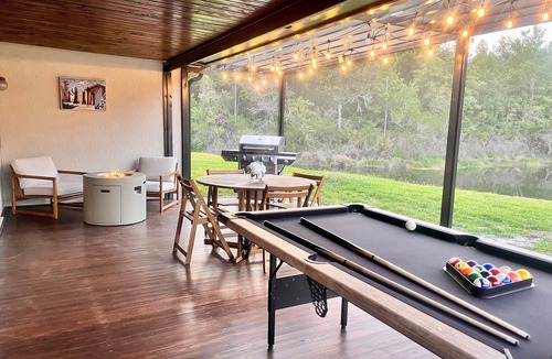Meadow Pointe House | Tropical Lakeview Retreat- Free Live FIFA World Cup TV- Pool Table & Fire Pit