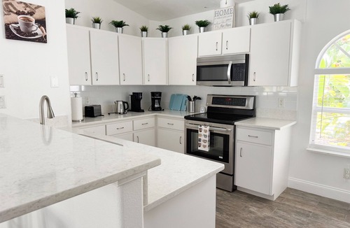 Englewood East Villa | Tropical Paradise Retreat – Minutes from Beaches