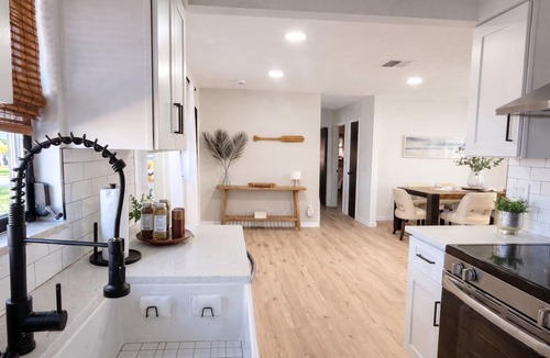 Villas House | Tropical Pool Home Putting Green Guest Suite Near Fort Myers Beach