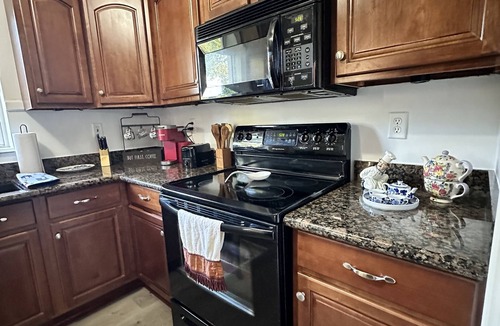 Allen Park Cottage | Twin Palm Cottage