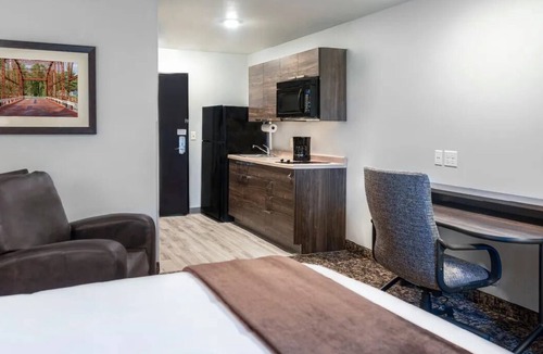 Deep Creek Hotel | Two-Queen Beds | Harborwalk - 6.5 miles away | Perfect for Florida Visits