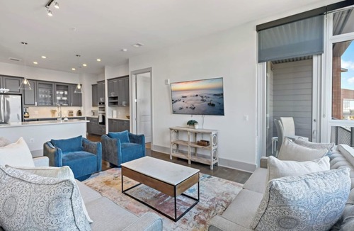 McLean Apartment | Tysons 2BR | Skyline Views & 2.5 Baths