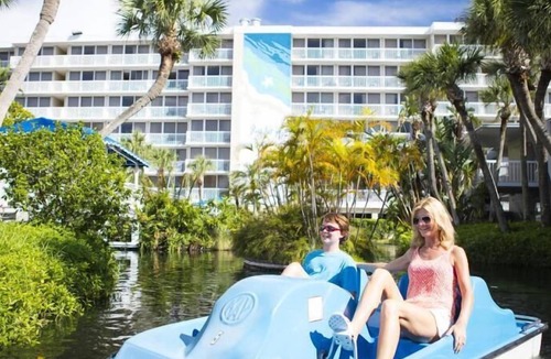 St. Pete Beach Resort | Ultimate Beach Getaway! Unit for 4 Guests! W/ Pool & Hot Tub!
