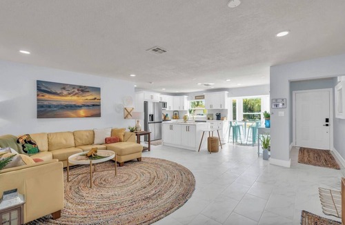 Yacht Club House | Unwind on Windsor: Yacht Club area Canal/Pool Home