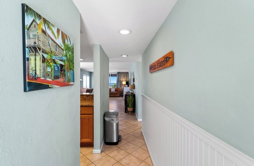 Palm Island Villa | Updated 2 BR! Breathtaking View of the Gulf Sunsets! B1113A