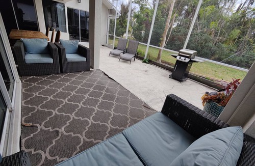 Laurel House | Updated Clean Spacious 3/2. Sleep12. 6 Minutes to Nokomis Beach. Pet friendly.