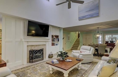 Beach Lagoon Villa | Updated & spacious 3-Bdrm Villa w/large patio in the heart of Harbour Town