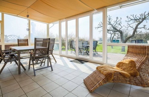 Sahrensdorf Apartment | Vacation apartment/apartment for 10 guests with 220m² in Fehmarn (51637)