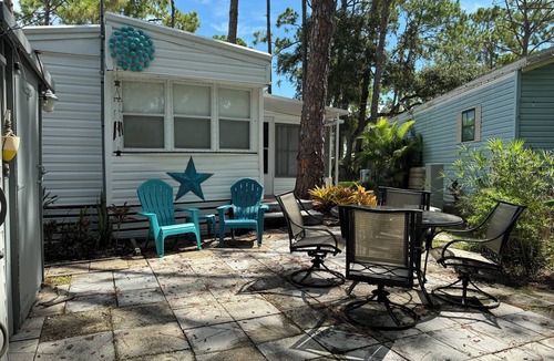 Venice House | Venice Bungalow - Come relax near the Myakka River & 15 Minutes from the Beach!