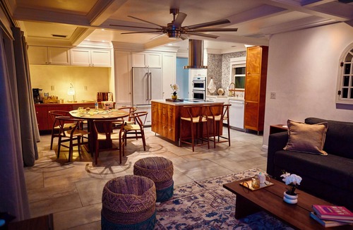 Venice Villa | Venice Island stylish villa/2 bed 2 bath/heated swimspa/walk to beach/bikes.