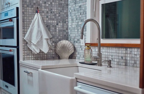 Venice Villa | Venice Island stylish villa/2 bed 2 bath/heated swimspa/walk to beach/bikes.