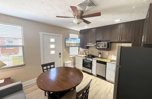 Golden Beach Apartment | Venice Villas 1BR – King w/Screened Porch