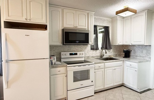 Golden Beach Apartment | Venice Villas 1BR – Secluded Lanai & Pool