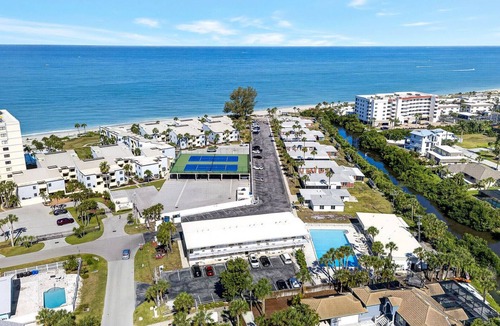 Golden Beach Apartment | Venice Villas 1BR – Secluded Lanai & Pool