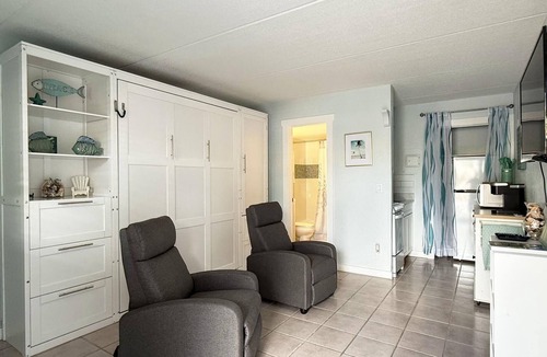Golden Beach Apartment | Venice Villas Studio – Ground Poolside Retreat
