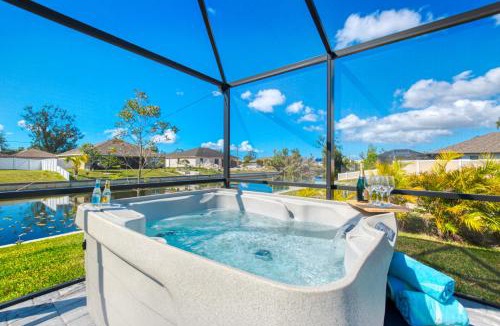 Trafalgar Villa | VILLA APOLLO - 3,5 BEDS - 2,5 BATHS - 8 GUESTS - WATERVIEW & POOL/SPA - INCL. 10% OFF BOAT RENTAL