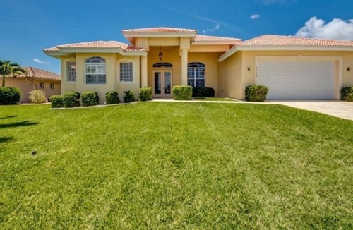 Yacht Club House | VILLA BAYSHORE