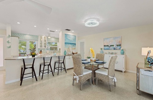 Caloosahatchee Villa | Villa Beachy Breeze - Heated Pool Home in Cape Coral - fence!