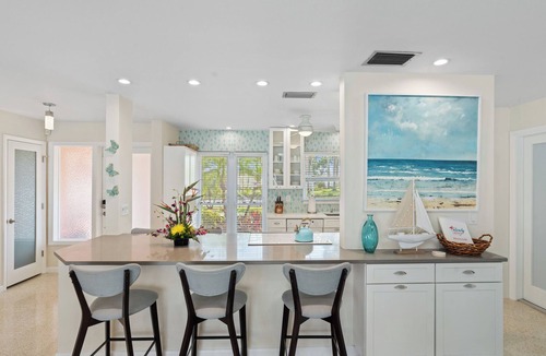 Caloosahatchee Villa | Villa Beachy Breeze - Heated Pool Home in Cape Coral - fence!