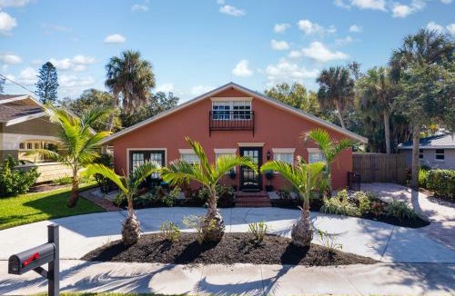 Bradenton House | Villa Bella! Amazing pool home with cabana just minutes from downtown!