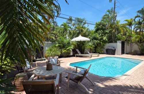 Bay Isle House | Villa Blanca - Luxury 5BR Pool Home on Siesta Key, Sleeps 12, Fenced Yard