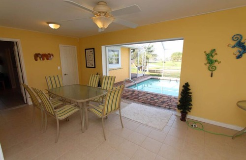 Pelican Villa | Villa Bonita - Sleeps 8. Pool w. view over the canal. Gulf access.