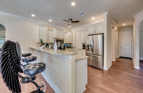Caloosahatchee Villa | Villa Dolphin´s Surf, upscale, water view, gym, pool/hot tub, boaters dream