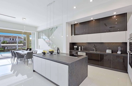 Yacht Club Villa | Villa Juhara - Welcome to Paradies