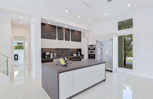 Yacht Club Villa | Villa Juhara - Welcome to Paradies