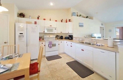 Mariner House | Villa M&M | Pet-Friendly, Heated Saltwater Pool