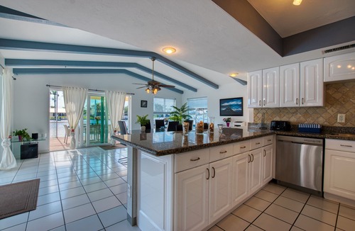 Yacht Club Villa | VILLA MIKADO – HEATED POOL & SPA | GULF ACCESS | BOAT RENTAL + TOURS VOUCHER INCL.