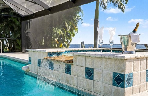 Caloosahatchee Villa | Villa Riverside – Luxury Riverfront Home w/Dock, 2 Boat Lifts, Heated Pool & Whirlpool