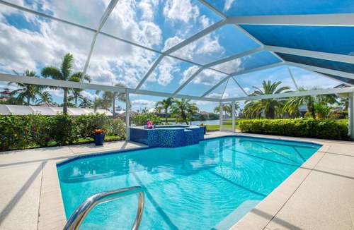 Pelican Villa | Villa Sunset Corners, perfect for families, BBQ, Pool and hot tub