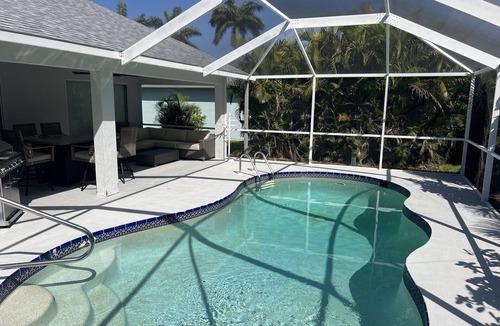 Pelican House | Villa Sunshine with privacy pool area, electric heated pool