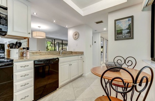 Bonita Bay House | Vista: Screened Patio, Close to Beach