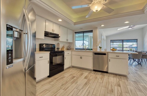 Eight Lakes House | VRCC Villa The View - Anglers paradise with a view