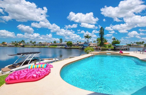 Eight Lakes House | VRCC Villa The View - Anglers paradise with a view