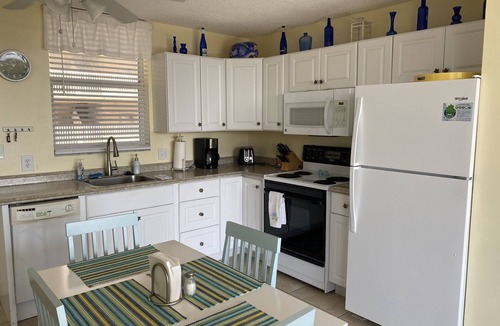 Bonita Shores Condo | Walk to Beach and Restaurants! Great Rates!