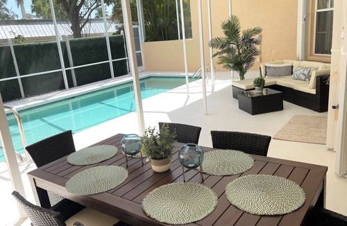 Park Shore Villa | Walk to the Beach! Private Villa with Pool & Lanai – Perfect Naples Getaway