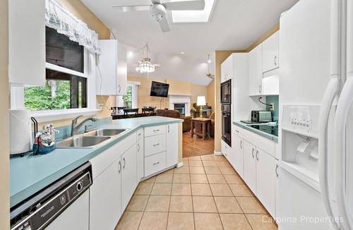 Lake Lure House | Walkable to Resort Amenities, Screened Porch - Noll House by Carolina Properties