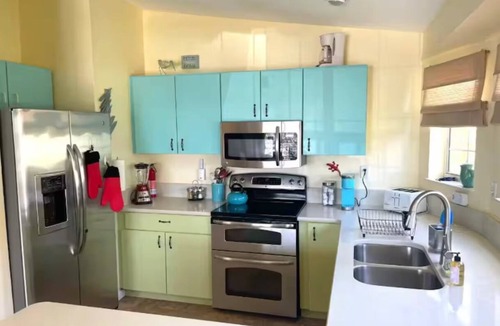 Bayview Apartment | Watch the sailboats and boats come and go from Casa Marina
