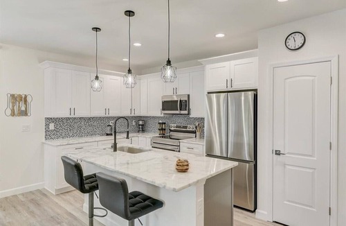 Al Lago Village House | Water Front Sunny Relaxing Vacation Home 3bds, 2 bath, close to gulf beaches