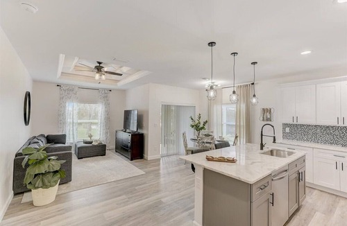 Al Lago Village House | Water Front Sunny Relaxing Vacation Home 3bds, 2 bath, close to gulf beaches