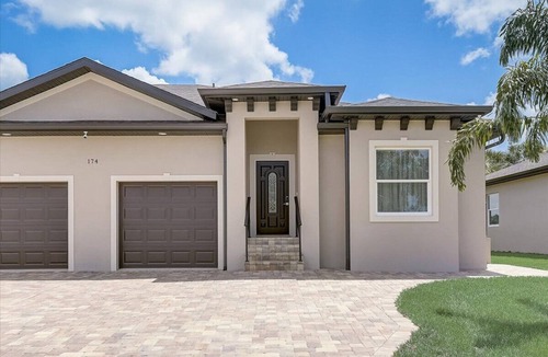 Al Lago Village House | Water Front Sunny Relaxing Vacation Home 3bds, 2 bath, close to gulf beaches