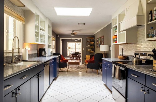 Fairview House | Waterfall Farm - Sleeps 16 - Hot Tub, Fire Pit, Barn - 20 min to Asheville