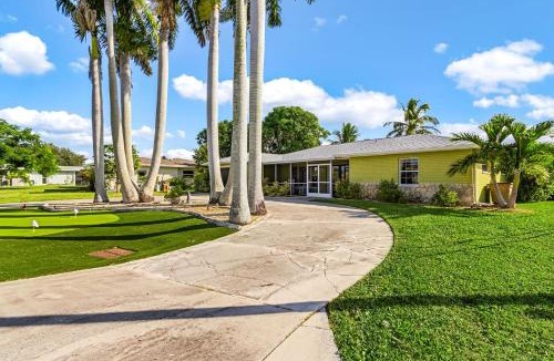 Caloosahatchee House | Waterfront Caribbean-Vibe Paradise with Heated Pool and Boat Dock