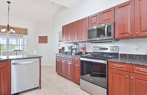 Mariner House | Waterfront Executive 3-bedroom property, private location and peaceful!